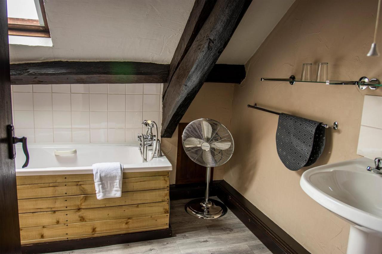 White Hart Inn Bouth Exteriör bild